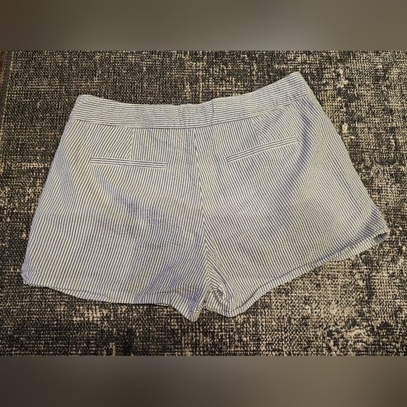 J.Crew Pleated Short in Stripe Women’s Size 6 Blue & White 100% Cotton - Picture 6 of 7
